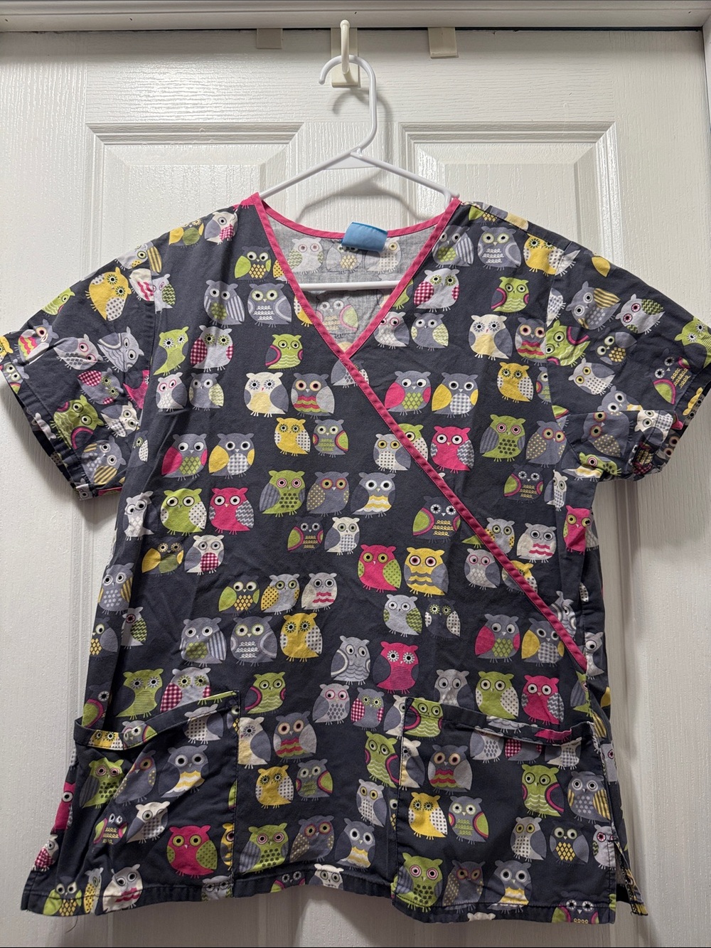 Women’s Owl-Print Scrub Top with Pink Trim - Charcoal